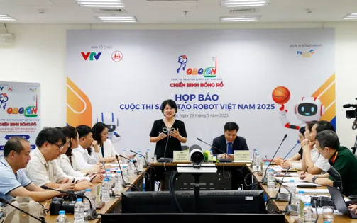 Robocon Việt Nam 2025: Cuộc so tài giữa những 'cầu thủ' robot trên sân bóng rổ công nghệ