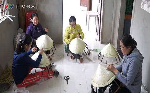 Giữ hồn quê qua vành nón lá