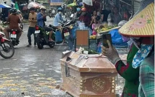 Truy tố nhóm người mang quan tài đòi nợ chủ hụi tại Phan Thiết
