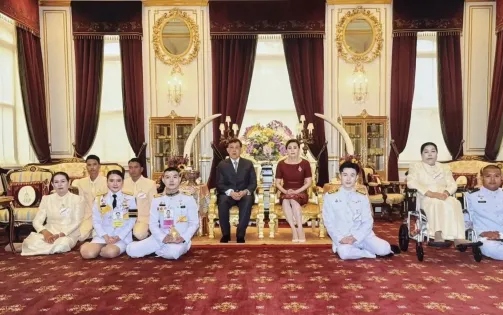Vua và Hoàng hậu Thái Lan lần đầu tiên ban phúc cho lễ cưới đồng giới tại hoàng cung