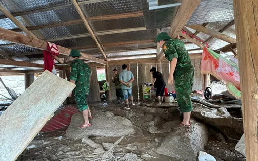 Nghệ An: Bộ đội biên phòng giúp nhân dân khắc phục hậu quả sau trận lũ quét