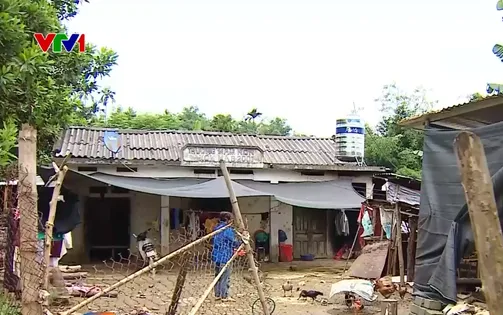 Nhiều hộ dân vùng sạt lở ở Hòa Bình sống tạm bợ suốt nhiều năm