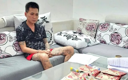 Ngụy trang 5.000 viên thuốc lắc trong thùng hàng thực phẩm chức năng gửi về Việt Nam