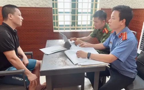 Va chạm giao thông, ép viết giấy nợ hơn 7 triệu đồng, 1 người bị khởi tố