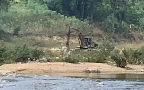 Khởi tố nguyên Trưởng Công an huyện vì nhận hối lộ một bộ bàn ghế