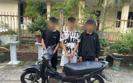 Nam sinh cấp 2 chém bạn trọng thương giữa phố