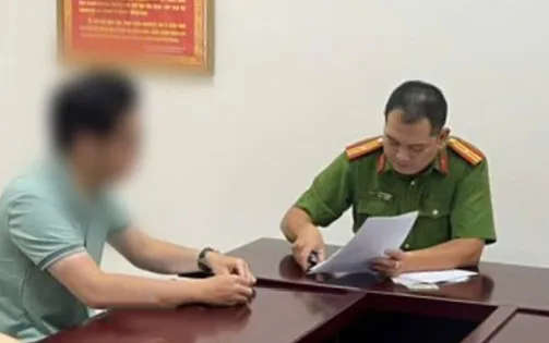 Nam thanh niên “thoát y” đuổi theo cô gái lúc nửa đêm