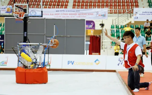 Những trận đấu mở màn vòng Chung kết Robocon Việt Nam 2025