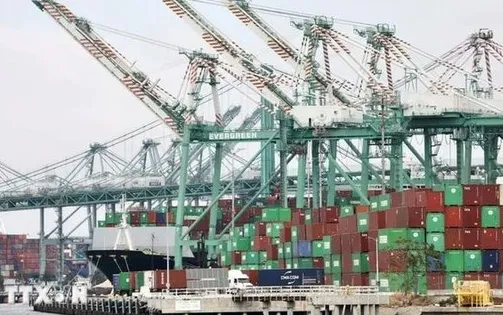 Nguy cơ tắc nghẽn cảng Mỹ khi hàng hóa tăng đột biến