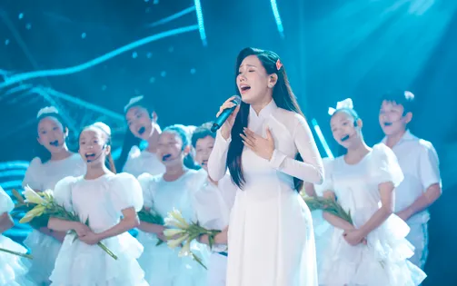 Điểm hẹn tài năng: Thí sinh gây xúc động mạnh với 'Con nghe mẹ hát đôi lời' trong đêm liveshow đầu
