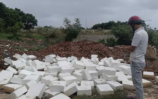 Hàng trăm phôi xà phòng bị đổ trộm ở Ninh Thuận
