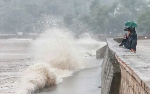 Bão gây gió giật mạnh, sóng cao trên nhiều vùng biển