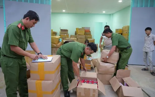 Lật tẩy “đế chế” kem trộn livestream, phát hiện hơn 10 tấn mỹ phẩm không rõ nguồn gốc
