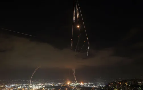 Israel tấn công sâu vào Iran, cơ sở hạt nhân ngầm của Tehran có thể đã phát nổ