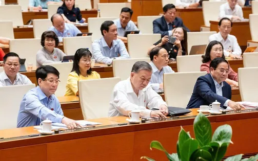 Quốc hội thông qua sửa đổi 5 điều của Hiến pháp, kết thúc hoạt động cấp huyện từ 1/7