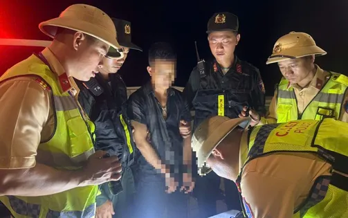 Phát hiện tài xế dương tính ma túy, mang theo hai gói “bột lạ” trên cao tốc