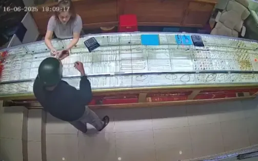 Kẻ cướp tiệm vàng ở Lâm Đồng bắt khi vừa xuống máy bay