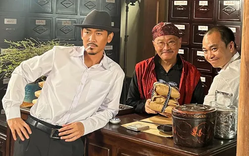 Hứa Vĩ Văn hội ngộ bạn diễn đặc biệt sau 15 năm, NSND Trịnh Kim Chi nhận bằng thạc sĩ ở tuổi 54