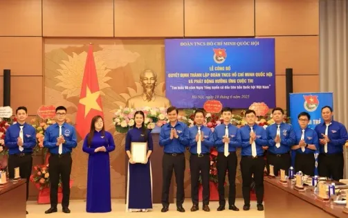 Công bố quyết định thành lập Đoàn Thanh niên Cộng sản Hồ Chí Minh Quốc hội