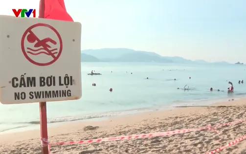 Du khách bị thương vì sà lan đắm: Nỗi lo nằm dưới lớp cát Nha Trang