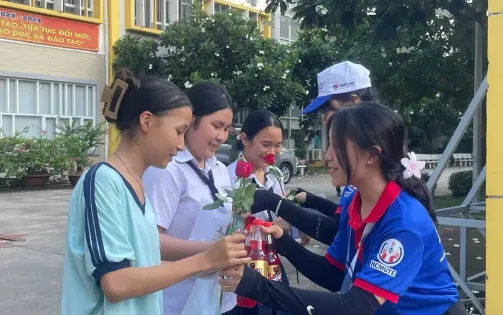 Phà xuyên đêm, xe buýt đưa đón: TP Hồ Chí Minh chăm lo thi Tốt nghiệp THPT