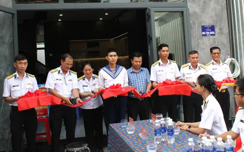 Hải quân trao Nhà tình nghĩa cho gia đình thân nhân liệt sĩ