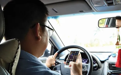 Cục CSGT: Tuyệt đối không sử dụng điện thoại khi lái xe