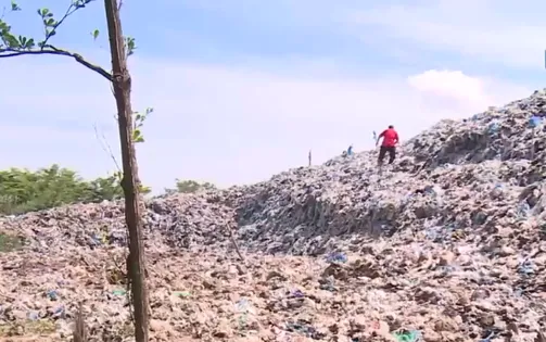 Rác "nuốt" đất, nước ô nhiễm "giết" rau vì bãi rác lộ thiên