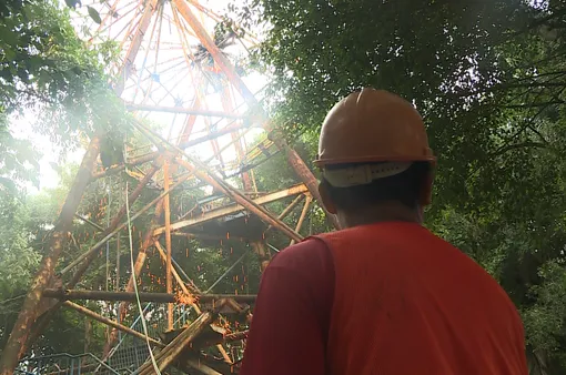 Hà Nội: Hoàn thành tháo dỡ vòng xoay mặt trời tại công viên Tuổi trẻ