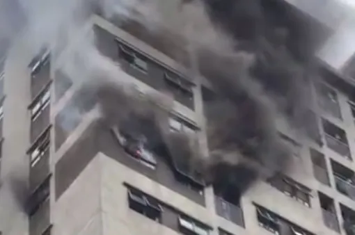 Cháy căn hộ tầng 14 chung cư ở Hà Nội