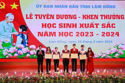 Lâm Đồng tuyên dương, khen thưởng 122 học sinh xuất sắc năm học 2023-2024