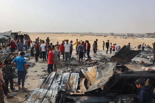 Israel tấn công khu lều trại ở Rafah khiến 45 người chết, cộng đồng quốc tế phản đối mạnh mẽ
