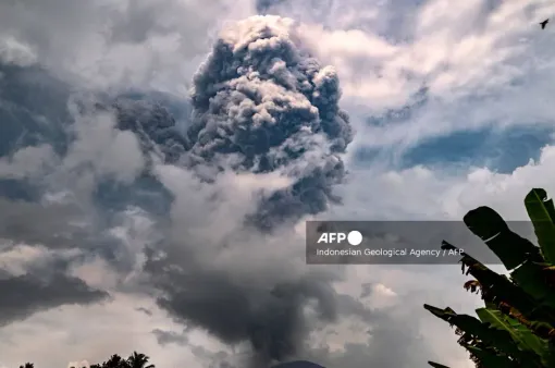 Indonesia: Núi lửa Ibu phun trào, cảnh báo xảy ra lũ quét và dung nham lạnh