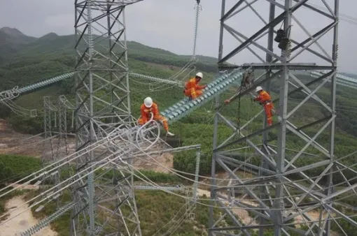 Huy động nguồn lực tăng cường hỗ trợ thi công đường dây 500 kV mạch 3