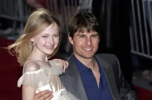 Tom Cruise bỏ bê con gái nhưng đều đặn tặng quà cho bạn diễn nhí suốt 20 năm qua