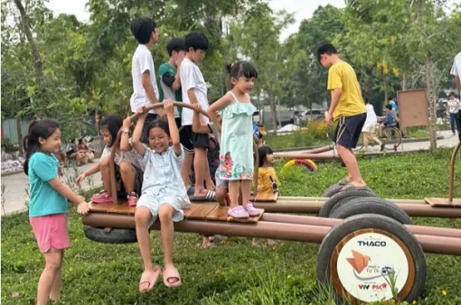Chuyến xe tử tế tháng 6: Mang sân chơi mùa hè tới trẻ em ở ngoại thành ở Hà Nội