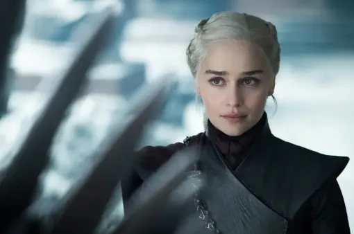 Emilia Clarke từng lo sợ bị sa thải khỏi Game of Thrones