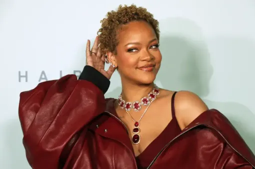 Rihanna tái khởi động album thứ 9
