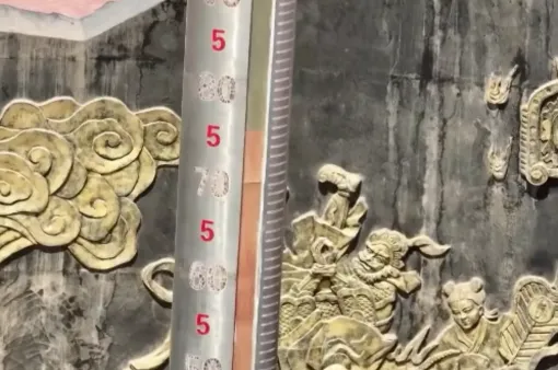 Hỏa Diệm Sơn (Trung Quốc) nóng tới 75 độ C, nhiều du khách vẫn thích thú trải nghiệm