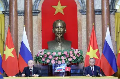 Chủ tịch nước Tô Lâm và Tổng thống Nga Vladimir Putin gặp gỡ báo chí