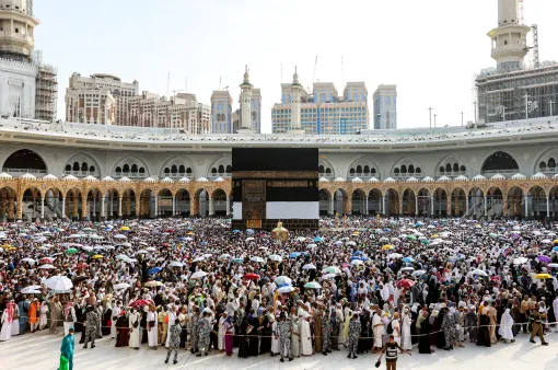 Sốc với tour du lịch hành hương trái phép đến thánh địa Mecca