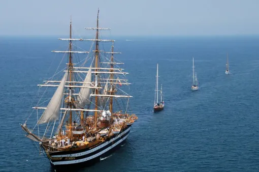 Chuyến đi vòng quanh trái đất của thuyền buồm cổ đẹp nhất thế giới