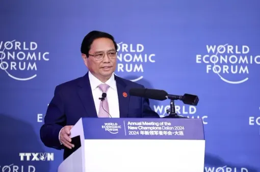 Thủ tướng Phạm Minh Chính đối thoại với Chủ tịch WEF và các doanh nghiệp