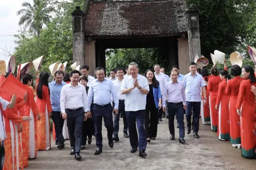 Chủ tịch nước Tô Lâm thăm nhân dân làng cổ Đường Lâm