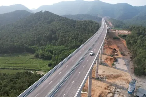 Thông xe toàn tuyến cao tốc Diễn Châu - Bãi Vọt