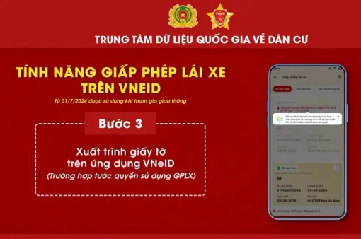 Cảnh sát giao thông Hà Nội kiểm tra, tạm giữ giấy phép lái xe trên ứng dụng VNeID