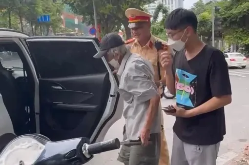 Zalo của CSGT Hà Nội hỗ trợ cụ ông 75 tuổi đi lạc về với gia đình