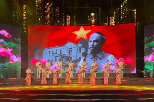 TP Hồ Chí Minh kỷ niệm 48 năm ngày Sài Gòn – Gia Định vinh dự mang tên Bác