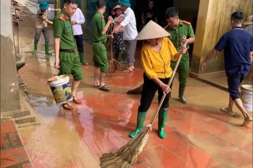 Phú Thọ: Dọn dẹp vệ sinh sau lũ, sớm ổn định lại cuộc sống