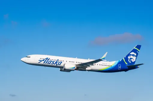 Máy bay Alaska Airlines hủy cất cánh khẩn cấp để tránh va chạm với máy bay Southwest